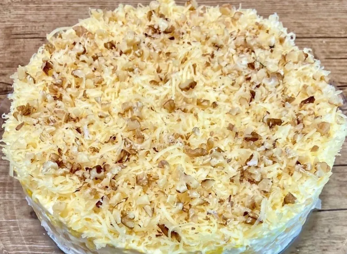 Салат с ананасами: вкусный рецепт, от которого все ахнут за столом